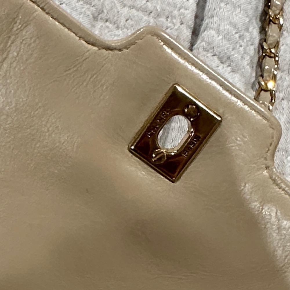 CHANEL Beige Quilted Shoulder Bag with Gold Chain - Picture 13 of 16